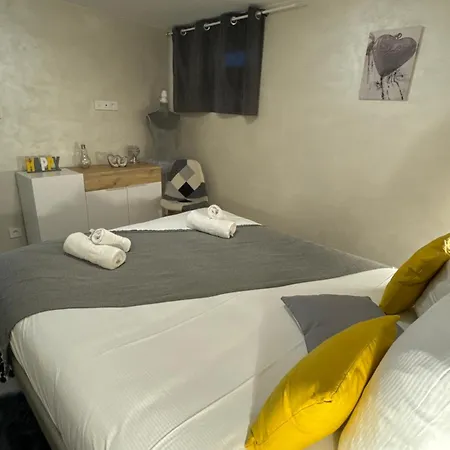 App Le Petit Nid D'Abeille Cocon Pour 2 Pers, Spa Privee Et Sauna, Belle Vue Avec Terrasse 아파트 *